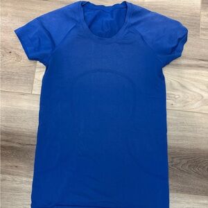 Lululemon Athletica cobalt Blue swiftly hip length Short Sleeve Tee